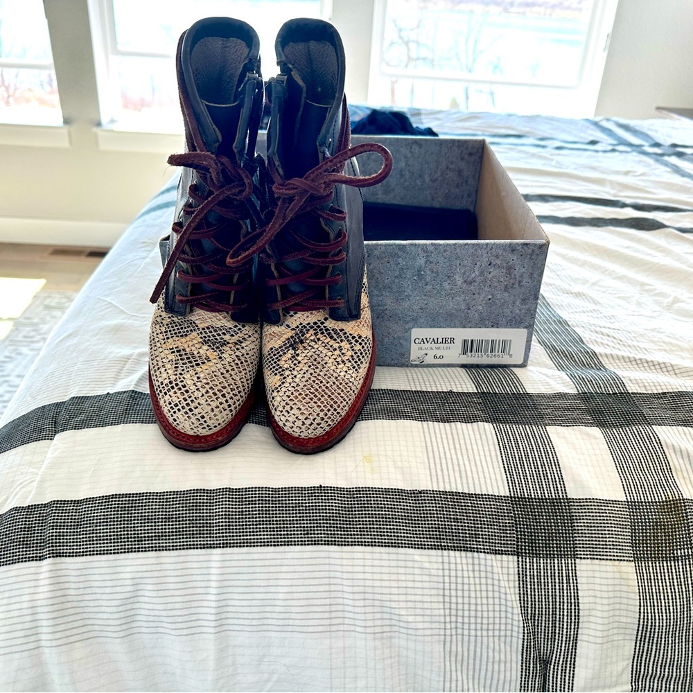 Freebird by Steven Cavalier Black Snake Multi Boot